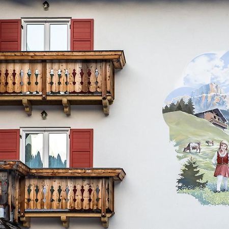 Hotel Garni Tyrolia Campitello di Fassa Habitación foto