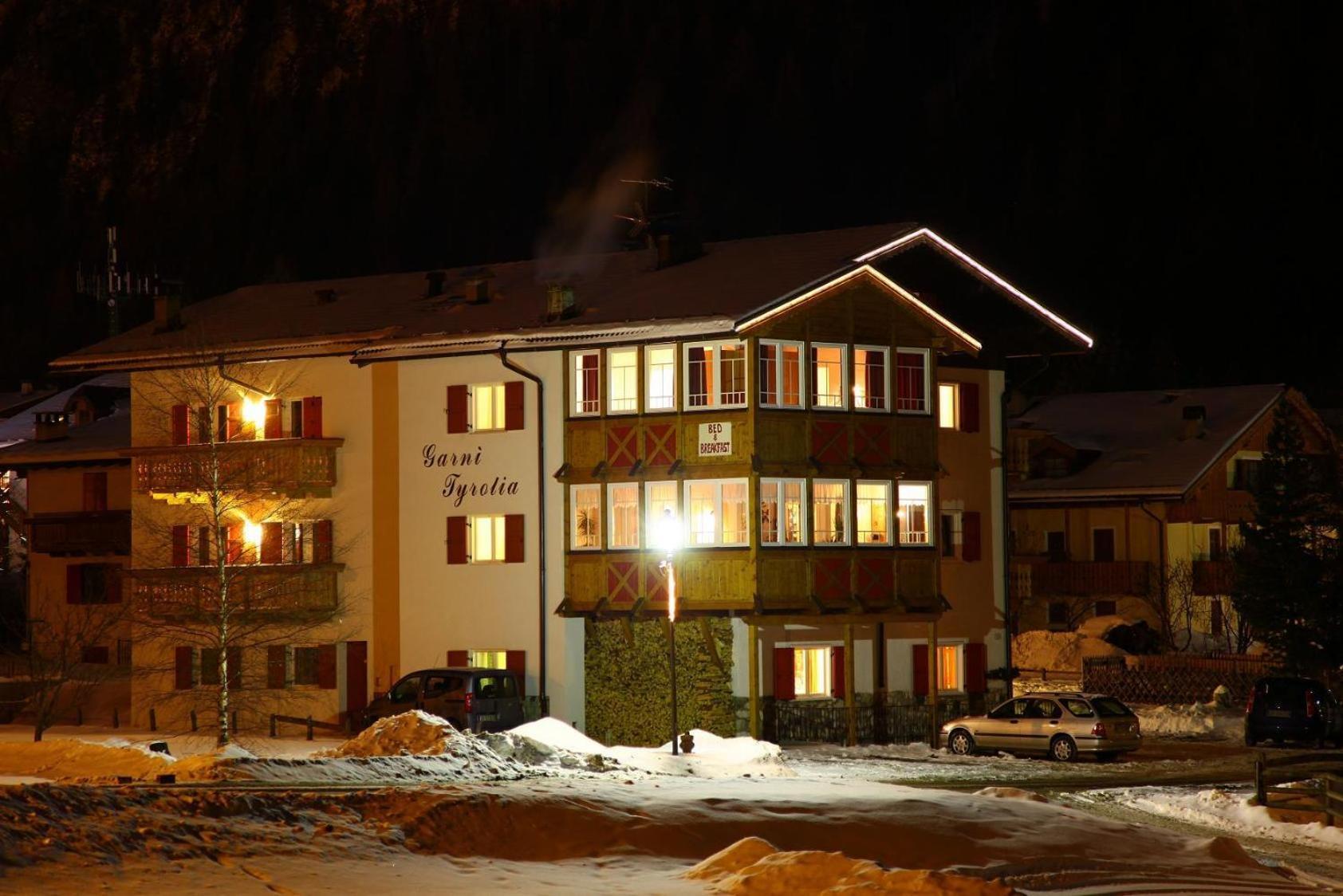 Hotel Garni Tyrolia Campitello di Fassa Exterior foto