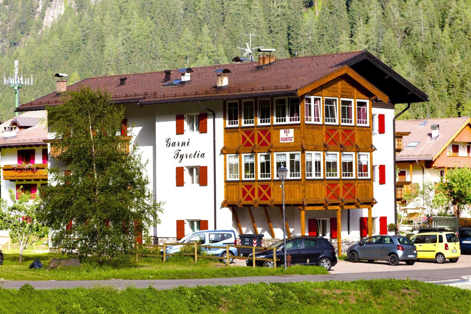 Hotel Garni Tyrolia Campitello di Fassa Exterior foto